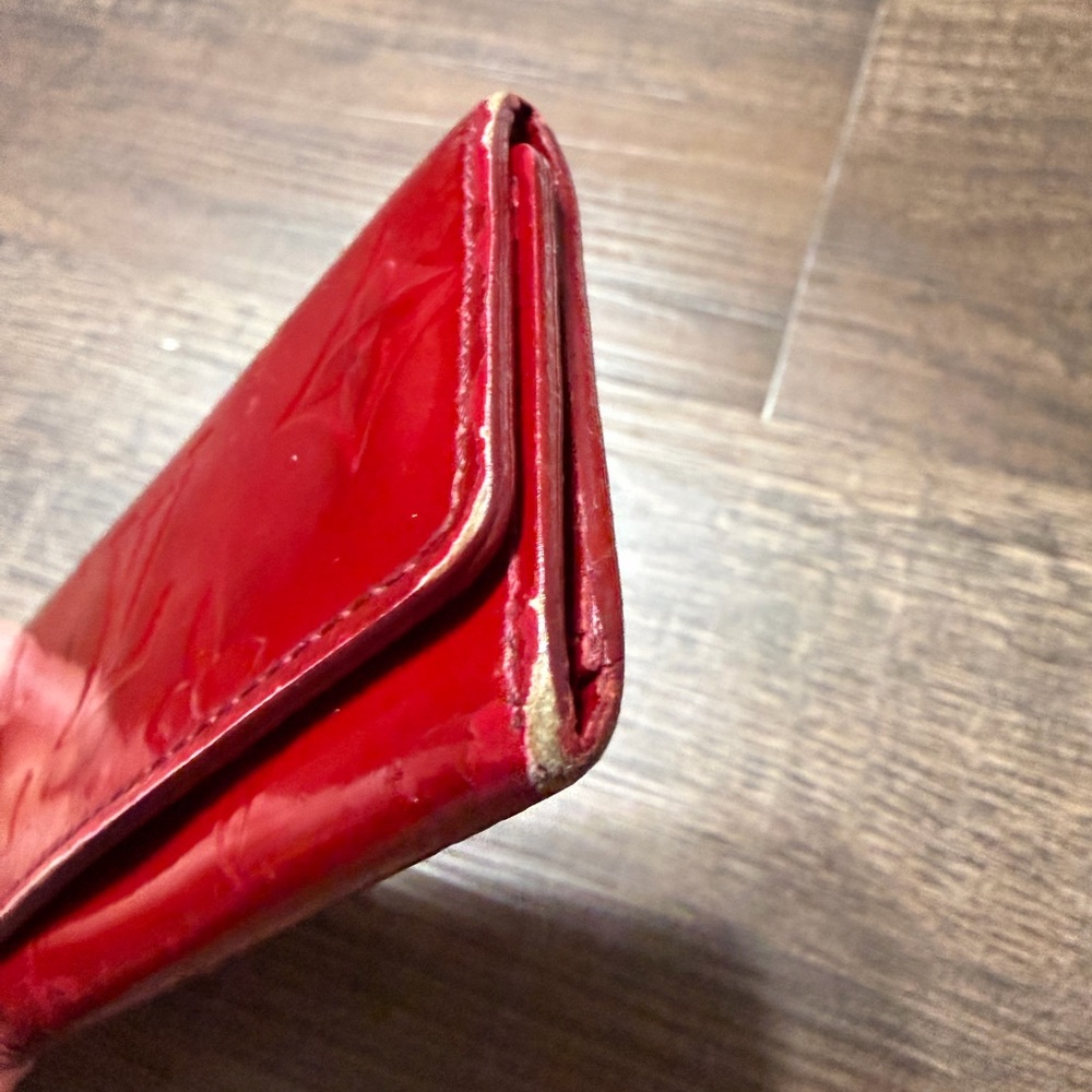 Authentic Louis Vuitton Vernis Red 4 Key Holder LV Key Case - Picture 4 of 14